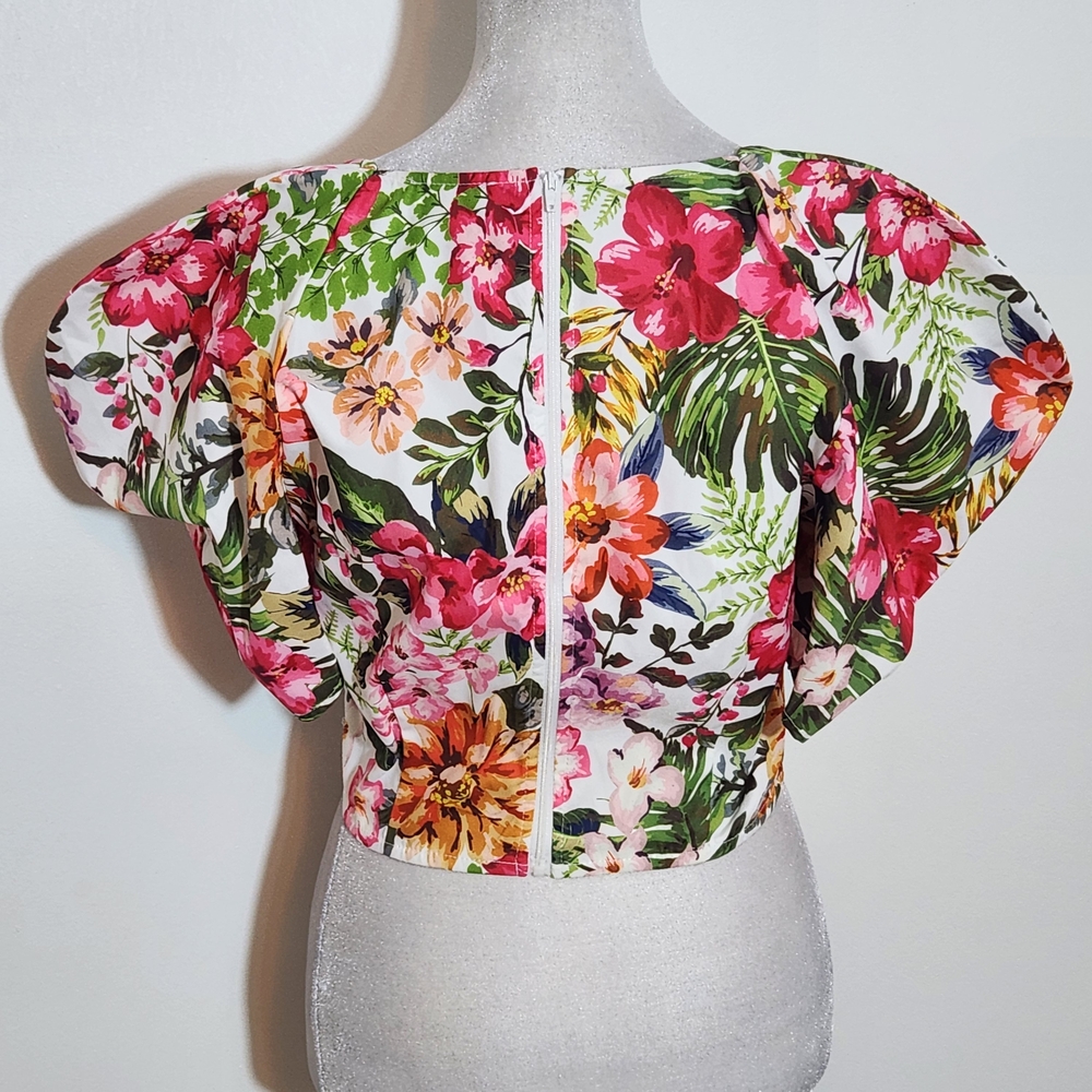 A Peach Floral Crop Top with Puffy Sleeves Size Medium Colorful Crop Top - Picture 4 of 9